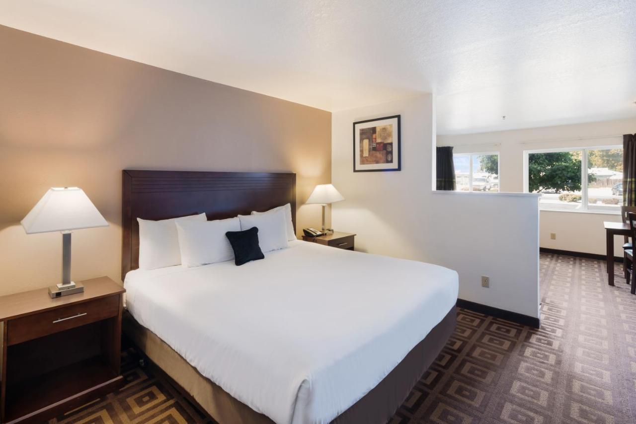 Red Lion Inn & Suites Kennewick Tri-Cities Экстерьер фото